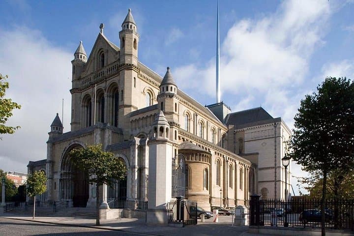 Belfast City sightseeing private walking tour