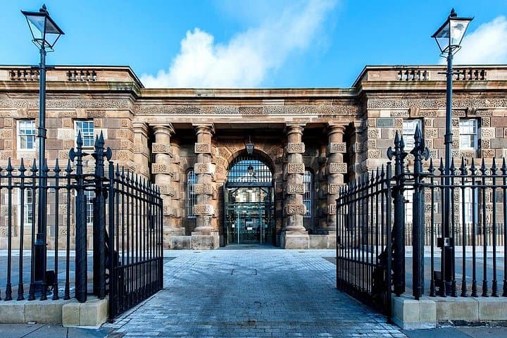Belfast City History and Titanic birthplace private tour