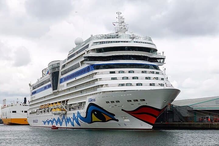 Private arrival OR departure transfer from/to London to/from Southampton port