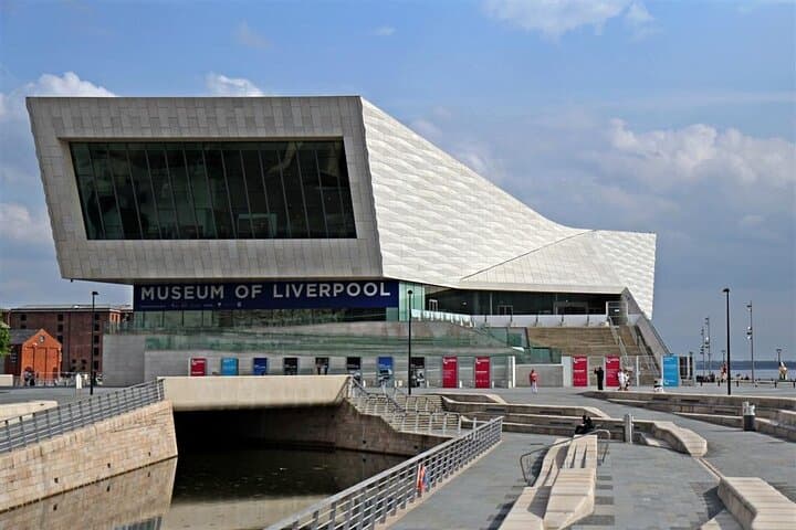 Liverpool History and Culture: A Self-Guided Audio Tour along the River Mersey