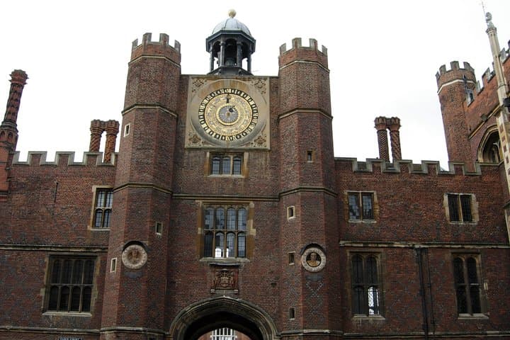 Private Full Day tour of Windsor castle and Hampton court palace from London