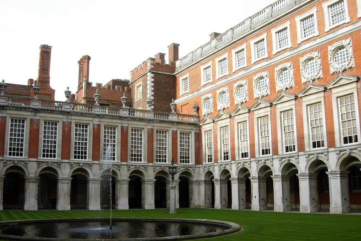 Private Full Day tour of Windsor castle and Hampton court palace from London