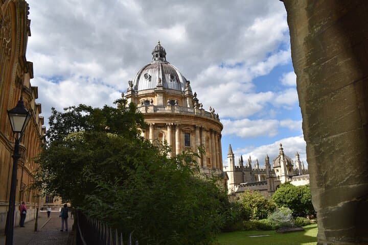 The Radcliffe Camera, one of the many stunning sites that you will see as part of this tour.