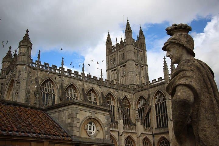 Enjoy a private day tour to Stonehenge and Bath from Southampton
