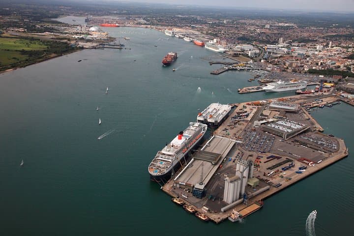London's Highlights on a Full Day private tour from Southampton