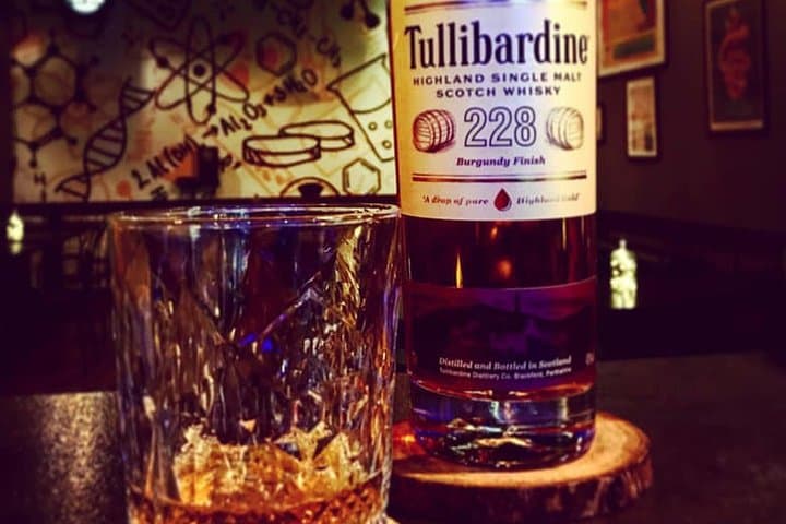 Private Highland Whisky, Stirling Castle and Linlithgow Palace Tour - Edinburgh