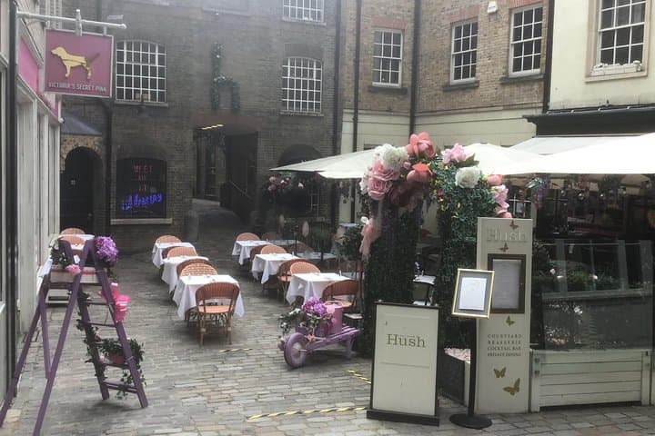 Secret alleys and courtyards