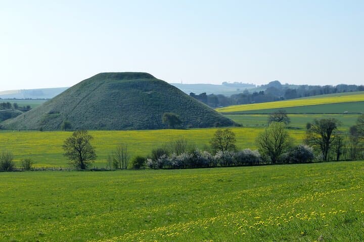 Bespoke private tours of Stonehenge and Avebury by car with local guide