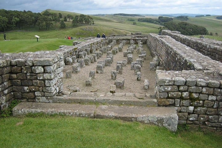 Hadrian's Wall: A Self-Guided Audio Tour along the Ruins