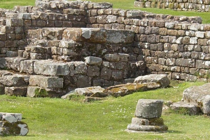 Hadrian's Wall: A Self-Guided Audio Tour along the Ruins