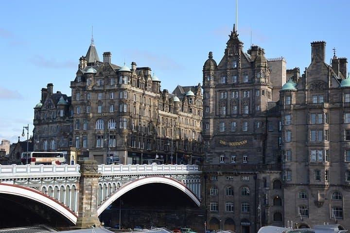 Edinburgh Private Walking tour with a Professional Guide