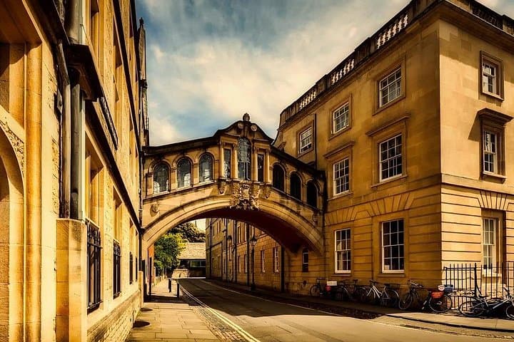 Oxford University Private Walking Tour with a Professional Guide