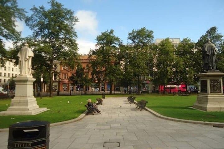 Belfast's Iconic Sites: A Self-Guided Audio Tour