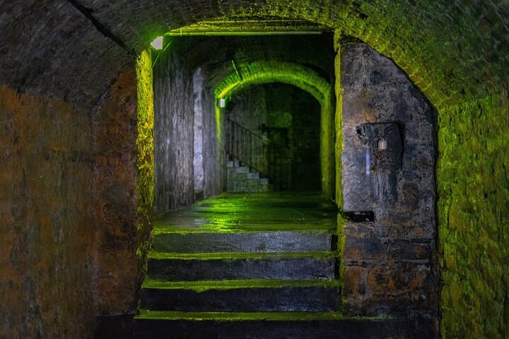 Haunted Vaults and Graveyard Walking Tour in Edinburgh