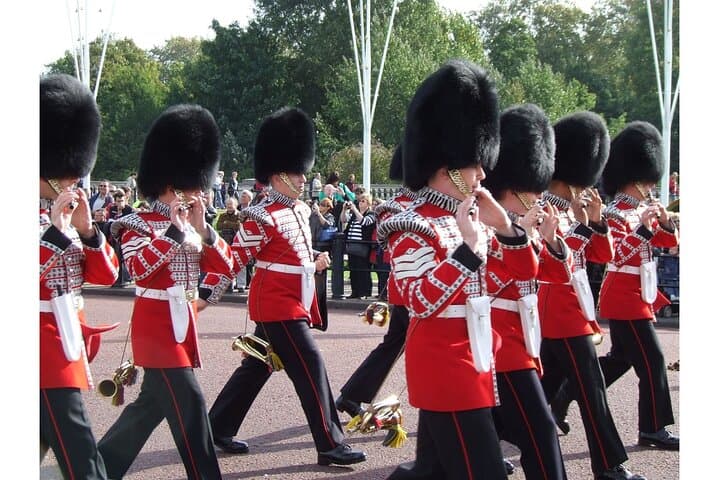 Royal London with Changing of the Guard Private Car Tour