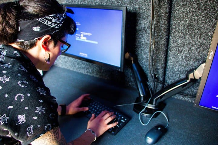 Undercover Agent Escape Game - High-Tech Spy Thriller
