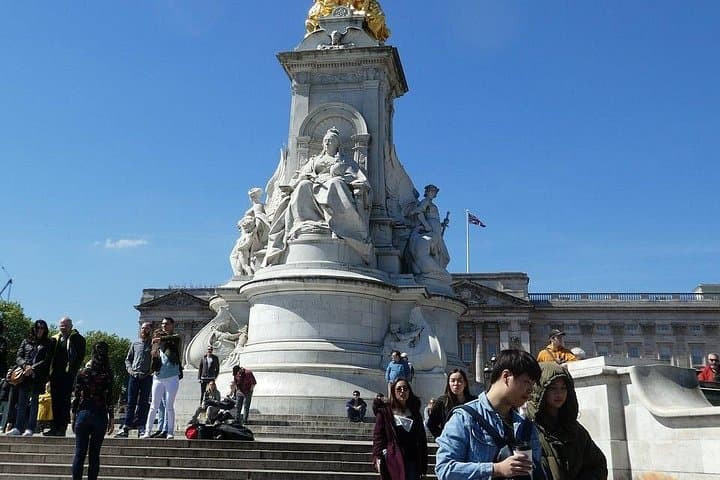 Small-Group London's Best Sights Walking Tour, Kids Join Free!