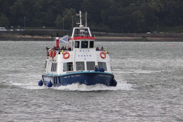 Heading towards Hawes Pier