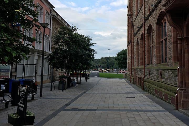 Derrie Danders: Highlights of the Walled City a Self-Guided Audio Tour
