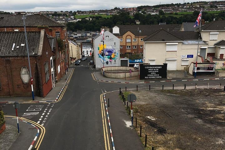 Derrie Danders: Highlights of the Walled City a Self-Guided Audio Tour