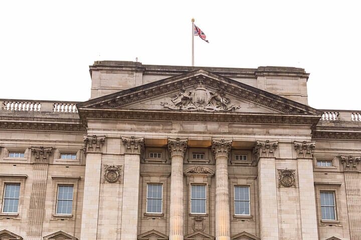 Royal Tour of London including The Crown's Landmarks with Friendly Local Guide