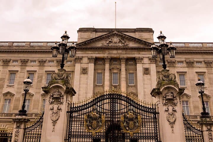 Royal Tour of London including The Crown's Landmarks with Local Expert