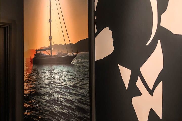 Private London Art Galleries Tour with Friendly Local Guide