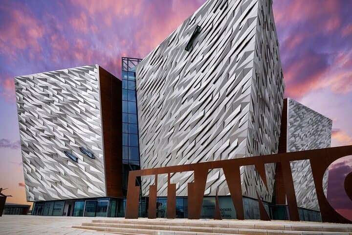 Private Driver Guided Day Tour of Belfast
