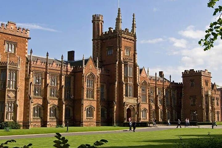 Private Driver Guided Day Tour of Belfast