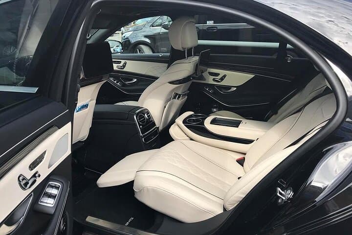 Chauffeur Limo Transfer Services from Gatwick Airport To London