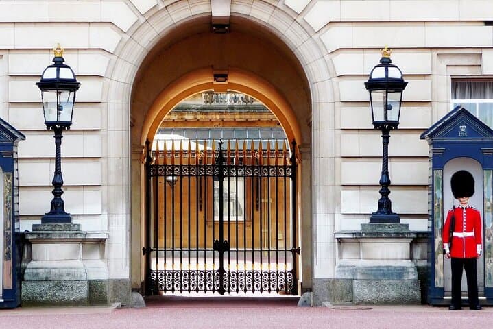 Buckingham Palace with Guards