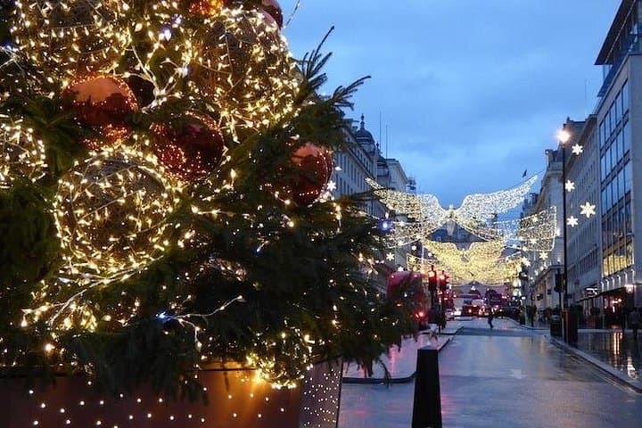 London Christmas Lights Guided Walking Tour