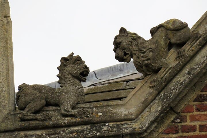 Kid-Friendly Hampton Court Palace Tour in London with Blue Badge Guide