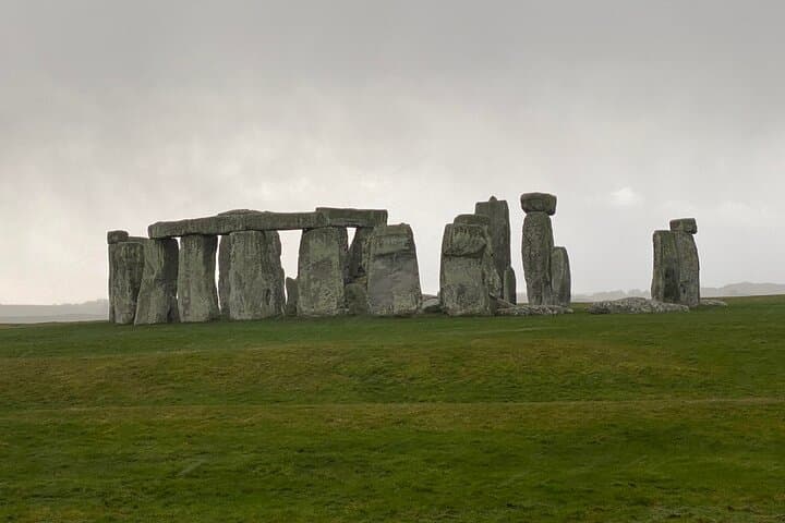 Bath&Beyond: (Full Day)Driver-Guided-Salisbury/Sarum/Stonehenge
