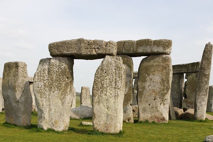 Bath&Beyond: (Full Day)Driver-Guided-Salisbury/Sarum/Stonehenge