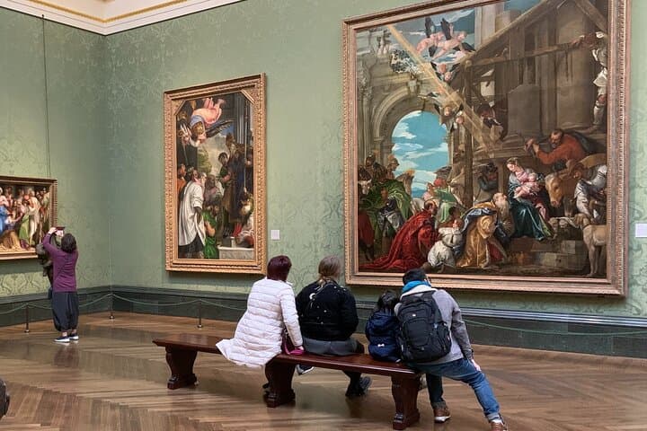Kid-Friendly National Gallery Tour in London with Exclusive Guide