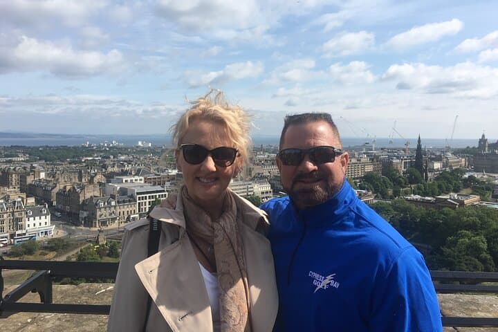 Edinburgh Gin Tour with a Local Guide: Private & Custom