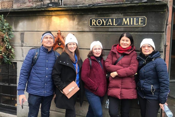 Edinburgh Private Custom Walking Tour - Highlights & Hidden Gems