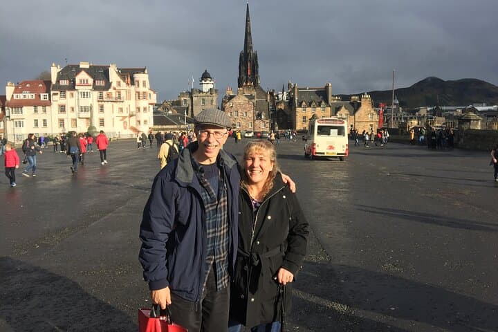 Edinburgh Walking Tour: Private & Custom with a Local (2-4hrs)