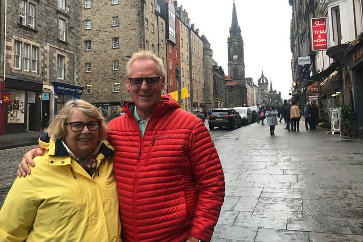 Edinburgh Walking Tour: Private & Custom with a Local (2-4hrs)