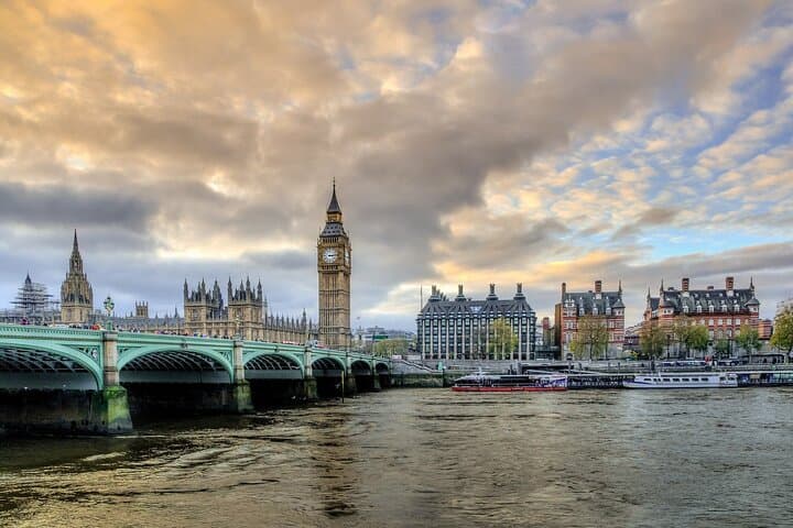 Heathrow Airport to Central London executive Luxury Vehicle Private Transfer