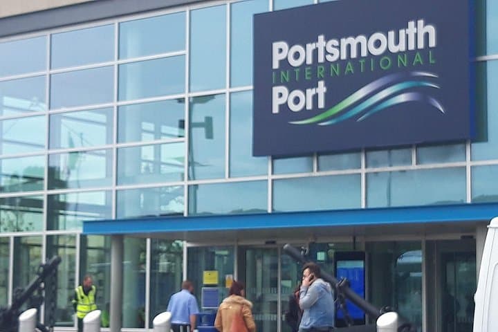London or Heathrow Airport to Portsmouth cruise / ferry port Transfers