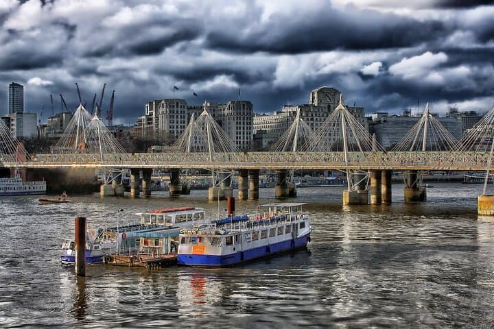 Heathrow Airport to Central London executive Luxury Vehicle Private Transfer