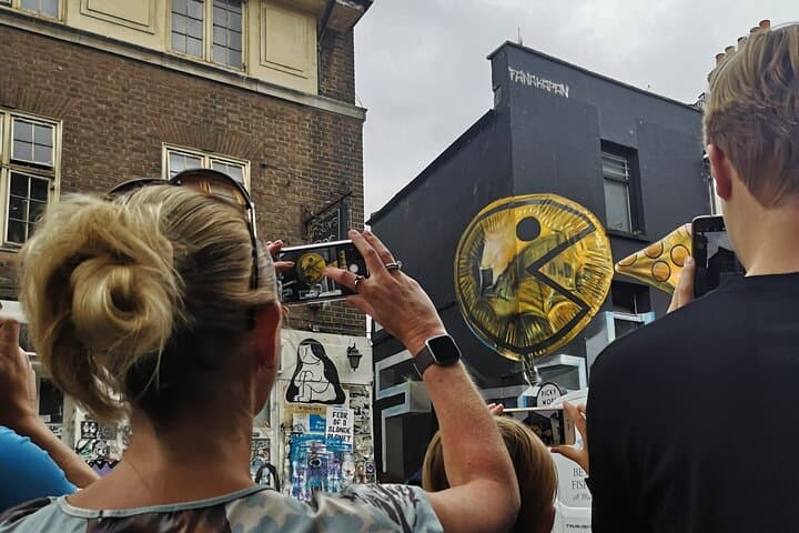 Street Art Walking Tour and Workshop in London