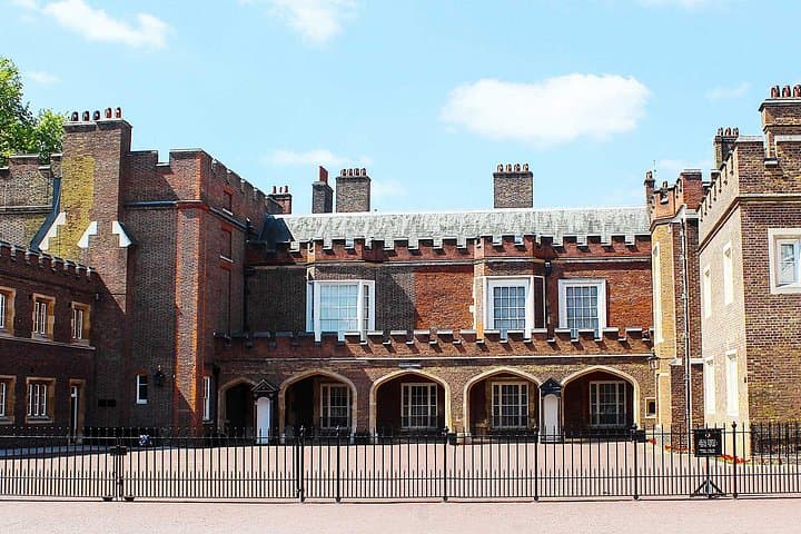 Retrace the Final Steps of King Charles I on a Self-Guided Audio Tour