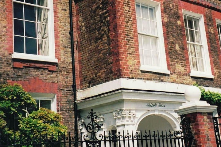 Hammersmith to Chiswick: A Self-Guided Audio Tour along the Riverside