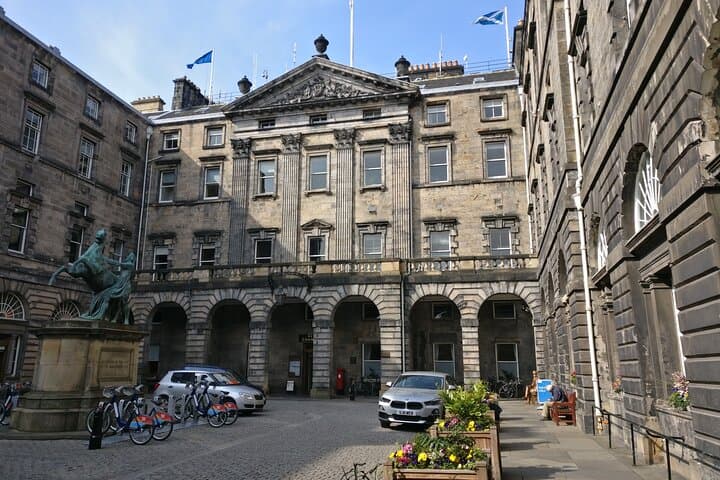 The Architecture of Money: A Self-Guided Audio Tour of Edinburgh’s New Town