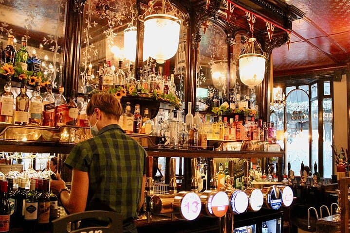 London: History of Gin Guided Tour with Tasting in a Small Group