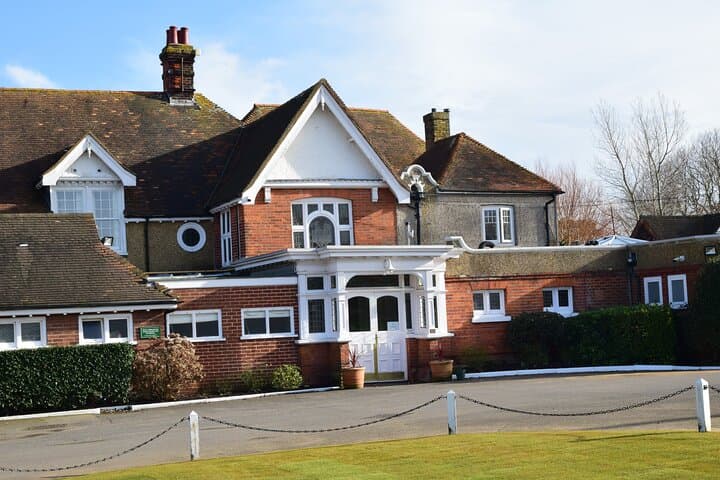 'Royal St Marks' clubhouse in Goldfinger