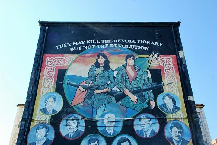 Turf Lodge IRA mural